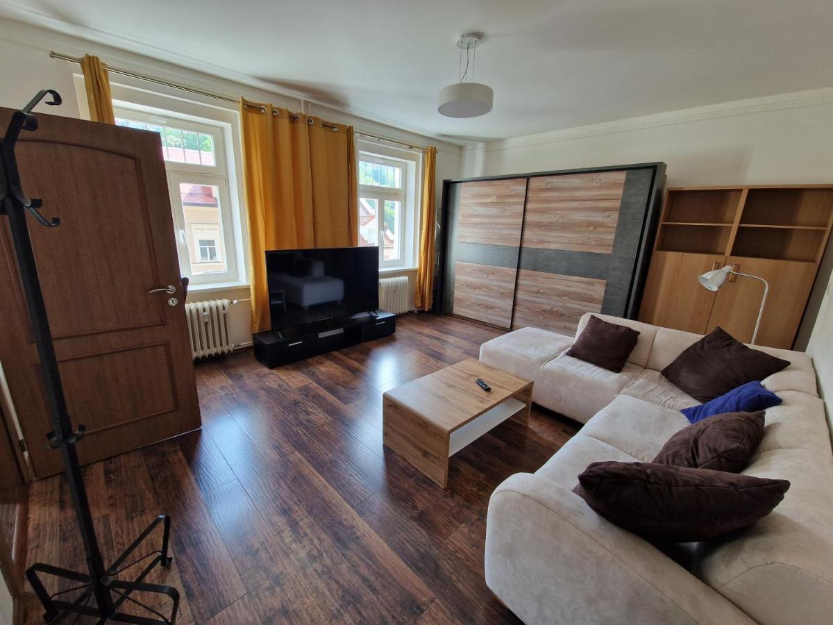 Apartman 63M2 S Balkonem V Lazenskem Centru Karlovy Vary Exterior photo